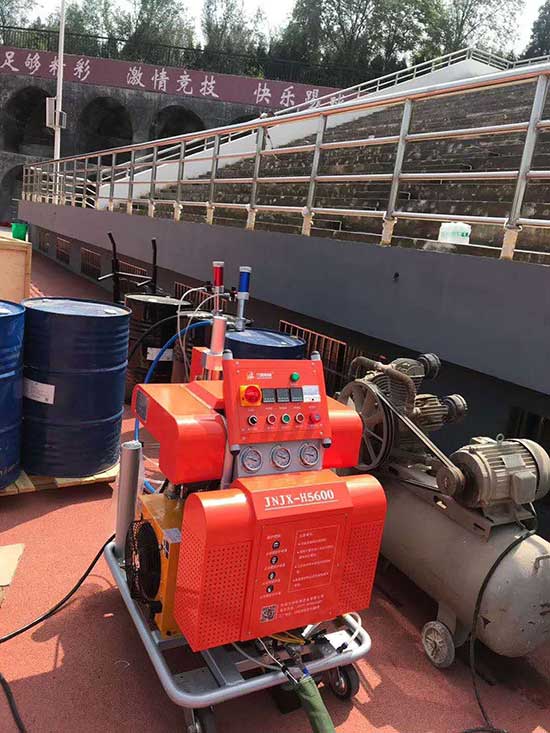 體育場看臺(tái)聚脲防水涂料噴涂案例